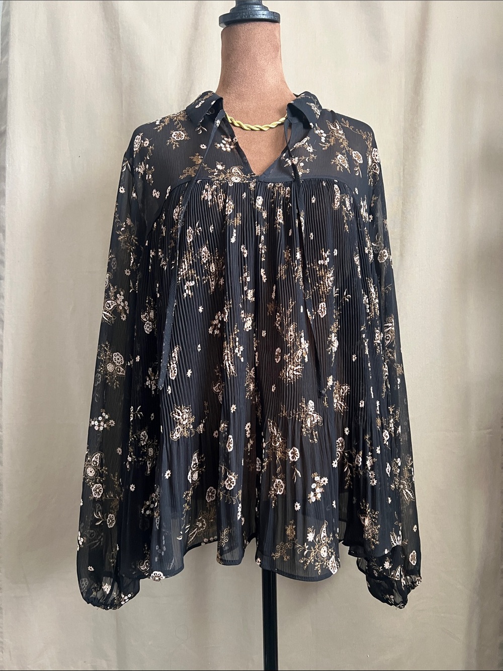 LC Lauren Conrad Black Floral Pleated Chiffon Peasant Blouse Women’s Large Boho